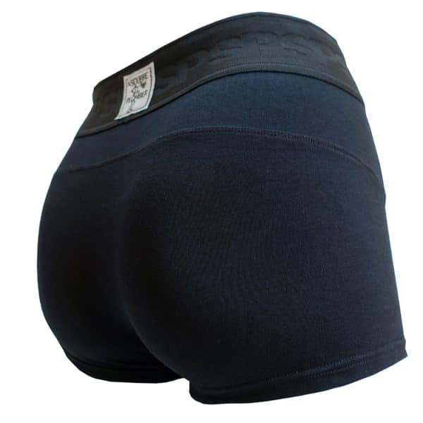 Sous-vêtement homme Le Sourire du Plombier. Boxer noir en micromodal avec ceinture élastique, extra large noire SP. Vue de 3/4 arrière.